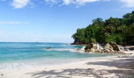 Manuel_Antonio_National_Park_Beach.jpg