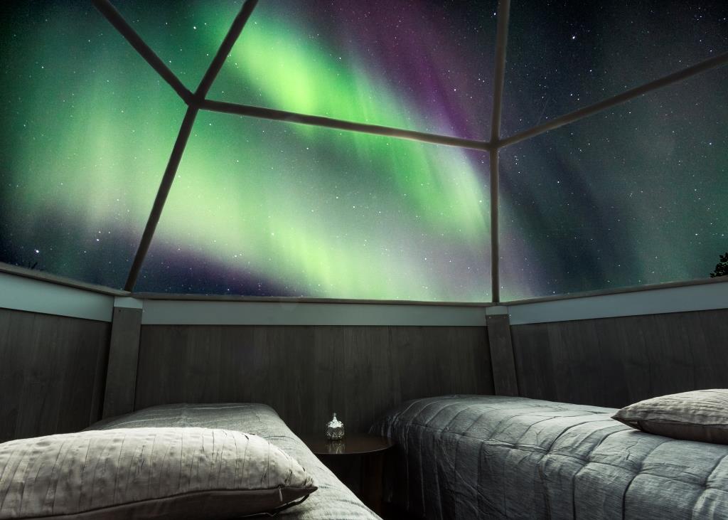 aurores-boreales-igloo.jpg